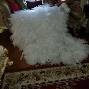 STUNNING WEDDING DRESS.